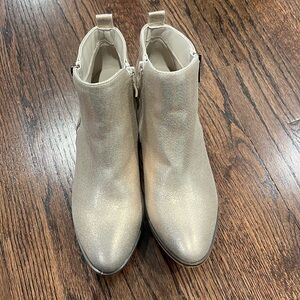 NEVER WORN Journee Collection Booties